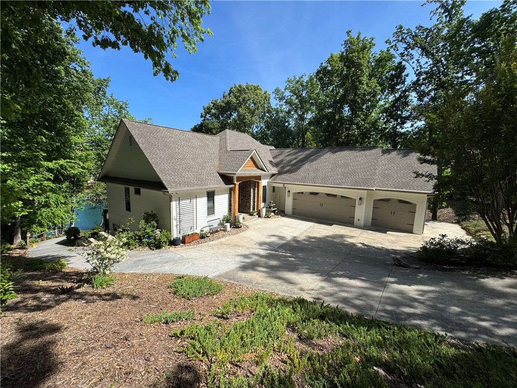 206 N Beacon Shores Drive, Seneca, SC 29672