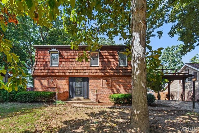 5253 Ozarkglen Drive, Mehlville, MO 63128