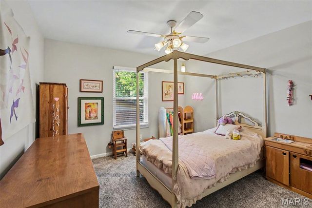 5253 Ozarkglen Drive, Mehlville, MO 63128