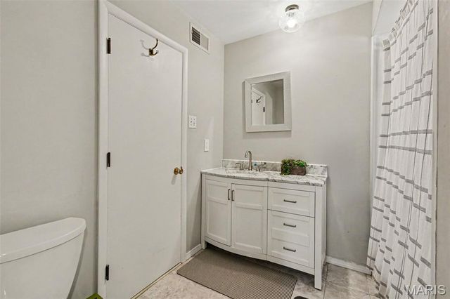 5253 Ozarkglen Drive, Mehlville, MO 63128