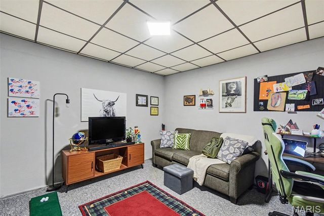 5253 Ozarkglen Drive, Mehlville, MO 63128