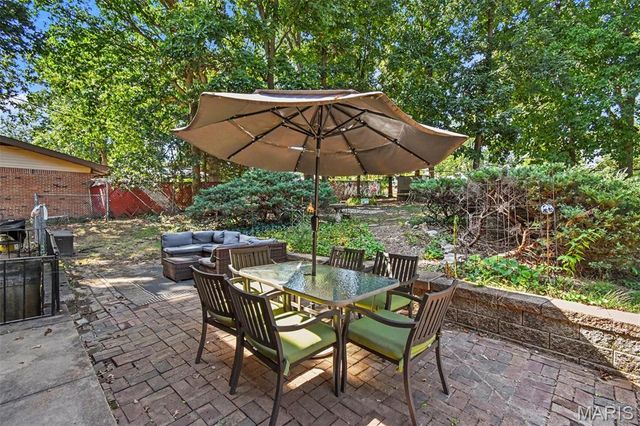 5253 Ozarkglen Drive, Mehlville, MO 63128