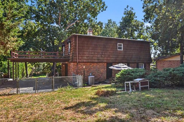 5253 Ozarkglen Drive, Mehlville, MO 63128
