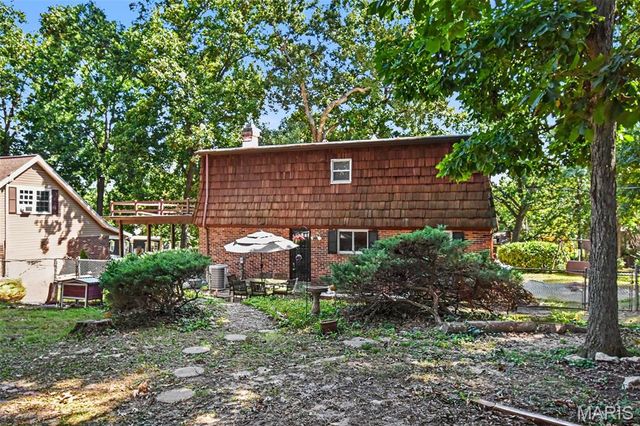 5253 Ozarkglen Drive, Mehlville, MO 63128