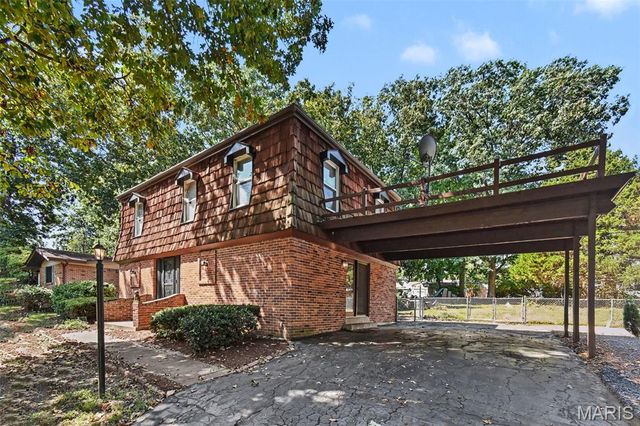 5253 Ozarkglen Drive, Mehlville, MO 63128