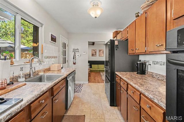 5253 Ozarkglen Drive, Mehlville, MO 63128