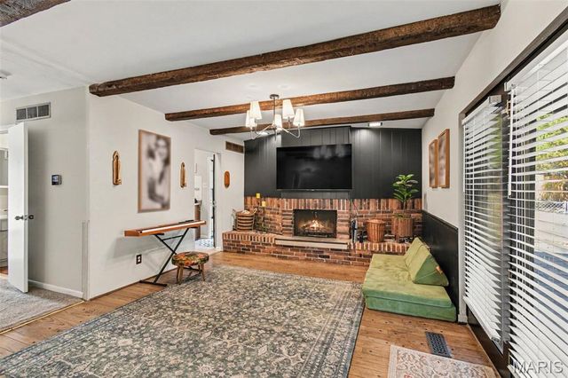 5253 Ozarkglen Drive, Mehlville, MO 63128