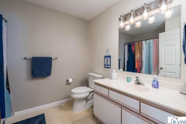 150 Oxford Path, Mankato, MN 56001