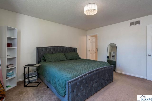 150 Oxford Path, Mankato, MN 56001