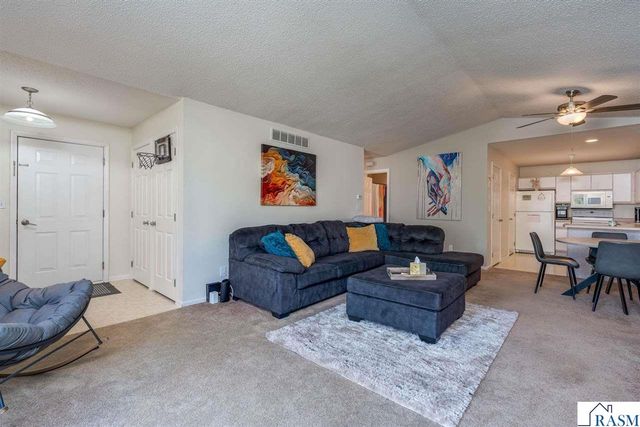 150 Oxford Path, Mankato, MN 56001