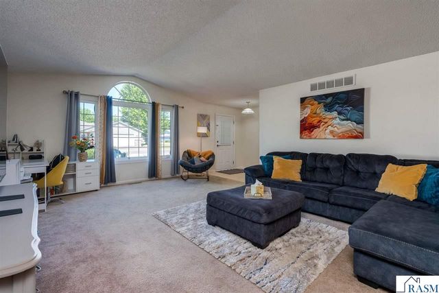 150 Oxford Path, Mankato, MN 56001