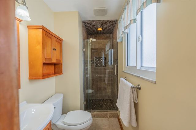 119 Covewood Dr, Center Twp, PA 16001