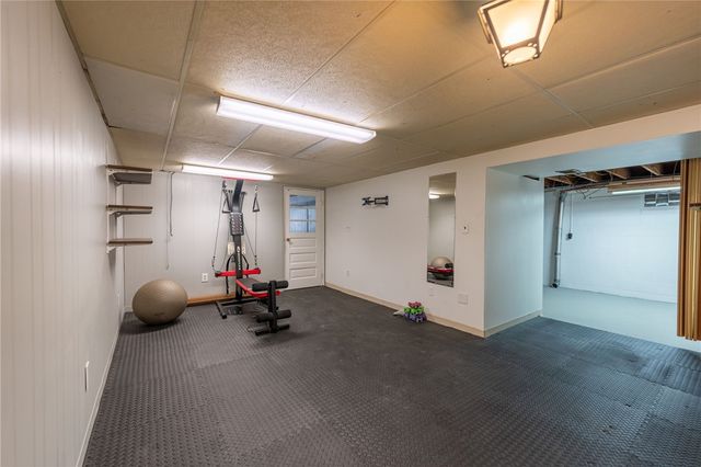 119 Covewood Dr, Center Twp, PA 16001