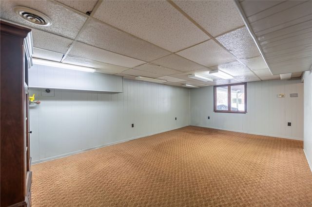 119 Covewood Dr, Center Twp, PA 16001