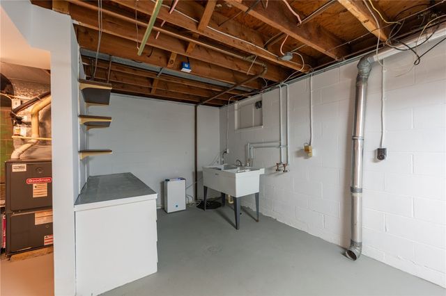 119 Covewood Dr, Center Twp, PA 16001