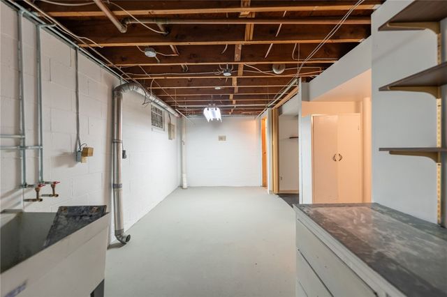 119 Covewood Dr, Center Twp, PA 16001