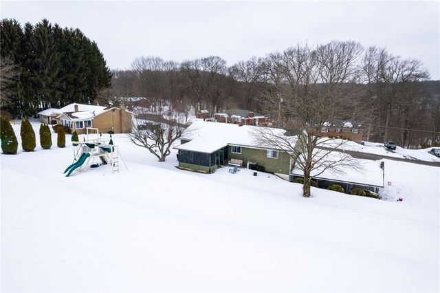 119 Covewood Dr, Center Twp, PA 16001