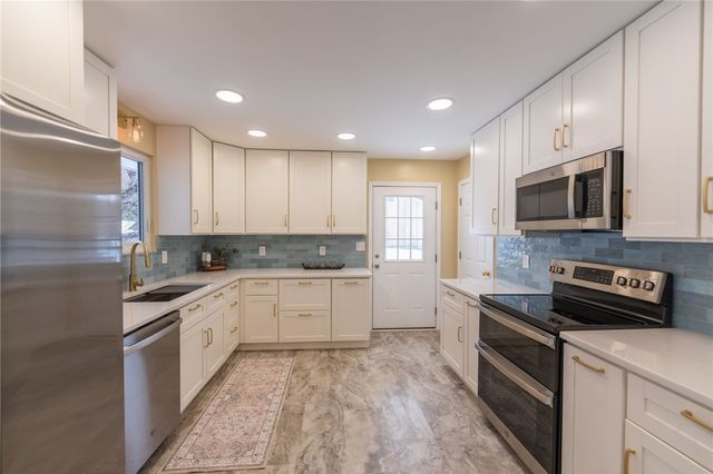 119 Covewood Dr, Center Twp, PA 16001