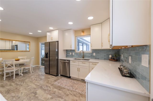 119 Covewood Dr, Center Twp, PA 16001