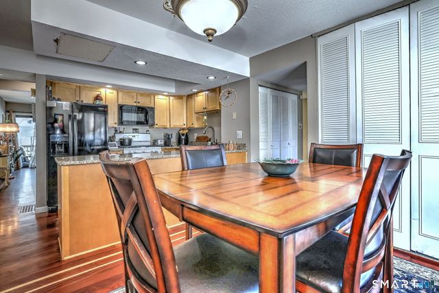 208 Plymouth Colony 208, Branford, CT 06405