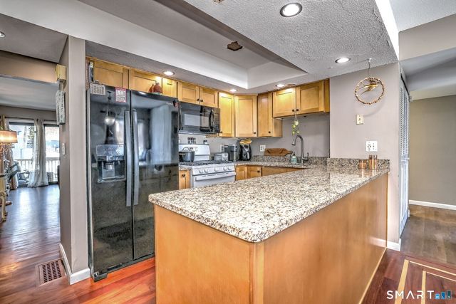 208 Plymouth Colony 208, Branford, CT 06405