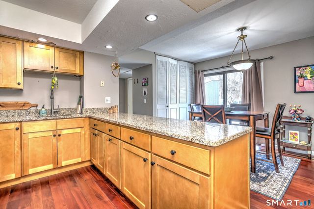 208 Plymouth Colony 208, Branford, CT 06405