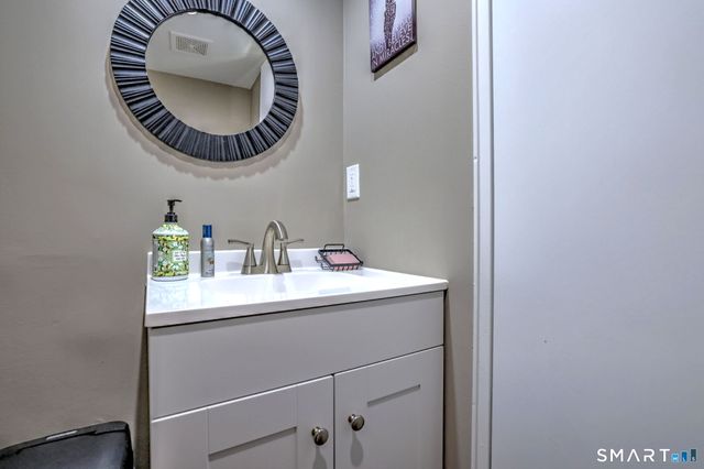 208 Plymouth Colony 208, Branford, CT 06405