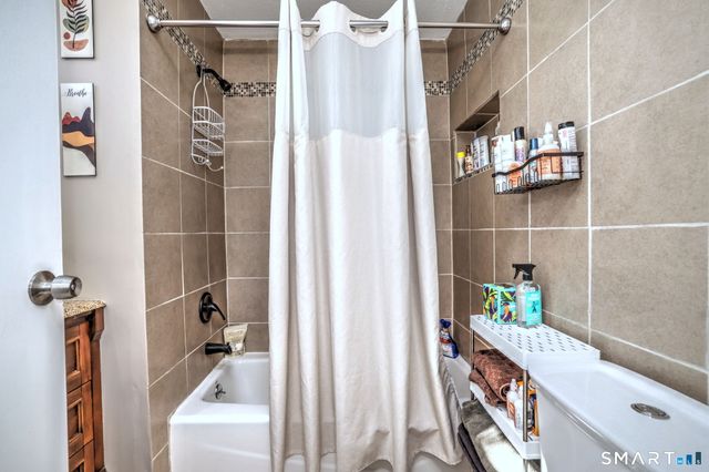 208 Plymouth Colony 208, Branford, CT 06405