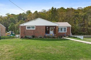 12490 Adams Dr, North Huntingdon, PA 15642