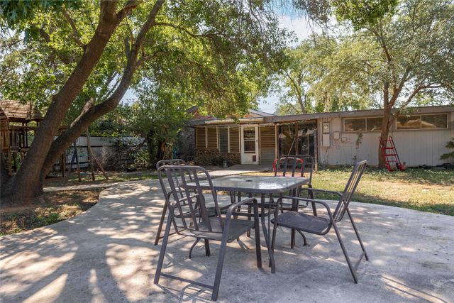 2302 11th Street, Brownwood, TX 76801