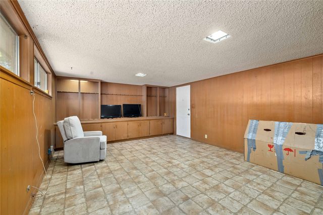 2302 11th Street, Brownwood, TX 76801