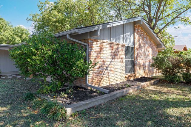 2302 11th Street, Brownwood, TX 76801