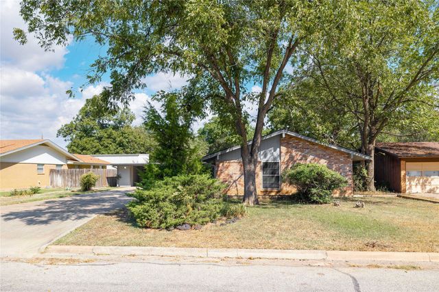 2302 11th Street, Brownwood, TX 76801
