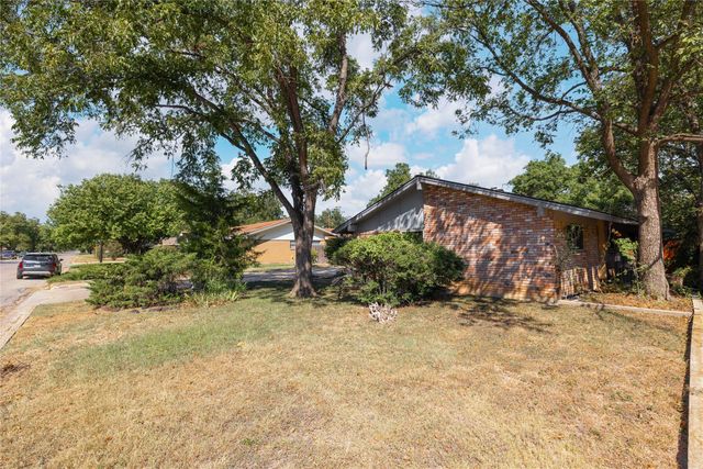 2302 11th Street, Brownwood, TX 76801