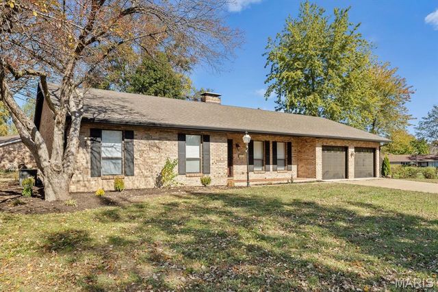 2301 Stonecastle Avenue, Belleville, IL 62221