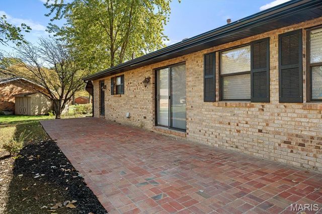 2301 Stonecastle Avenue, Belleville, IL 62221