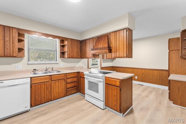 2301 Stonecastle Avenue, Belleville, IL 62221