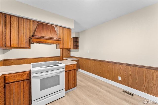 2301 Stonecastle Avenue, Belleville, IL 62221