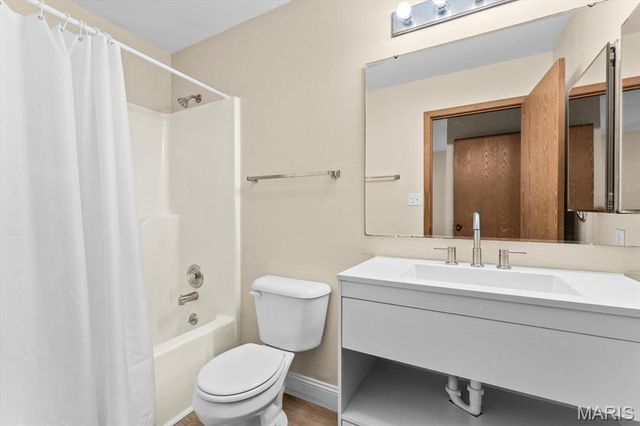 2301 Stonecastle Avenue, Belleville, IL 62221