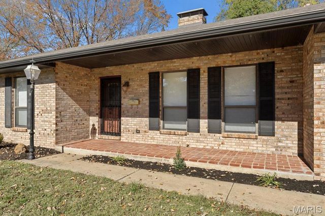 2301 Stonecastle Avenue, Belleville, IL 62221