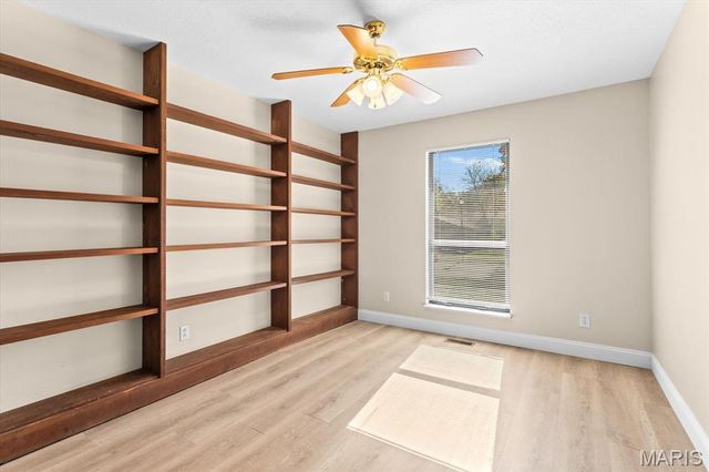 2301 Stonecastle Avenue, Belleville, IL 62221