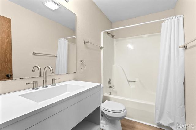 2301 Stonecastle Avenue, Belleville, IL 62221