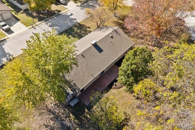 2301 Stonecastle Avenue, Belleville, IL 62221