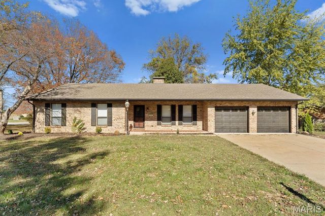 2301 Stonecastle Avenue, Belleville, IL 62221