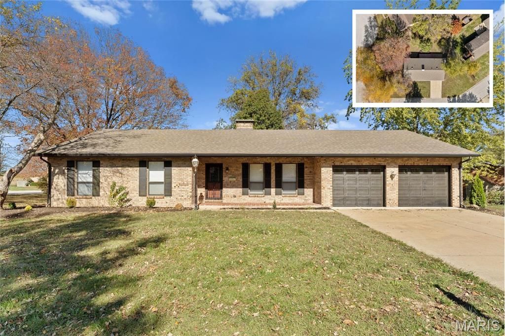 2301 Stonecastle Avenue, Belleville, IL 62221