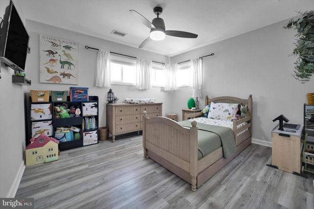 14 ROLLING LANE, Levittown, PA 19055