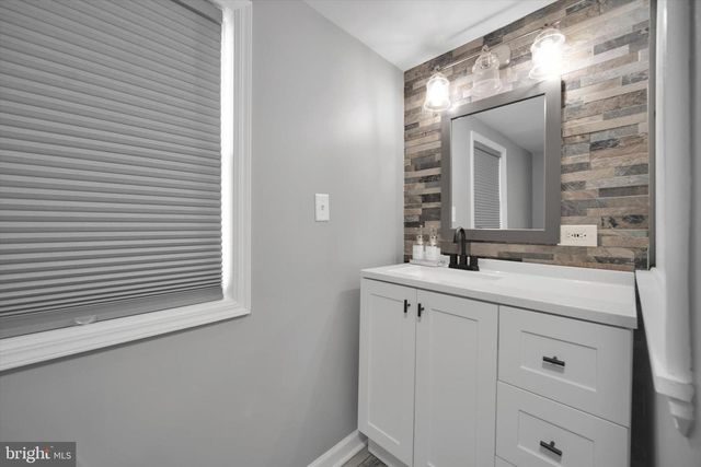 14 ROLLING LANE, Levittown, PA 19055