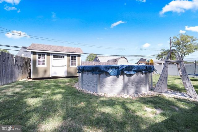 14 ROLLING LANE, Levittown, PA 19055