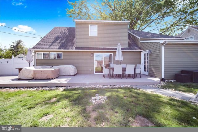 14 ROLLING LANE, Levittown, PA 19055