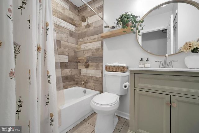 14 ROLLING LANE, Levittown, PA 19055